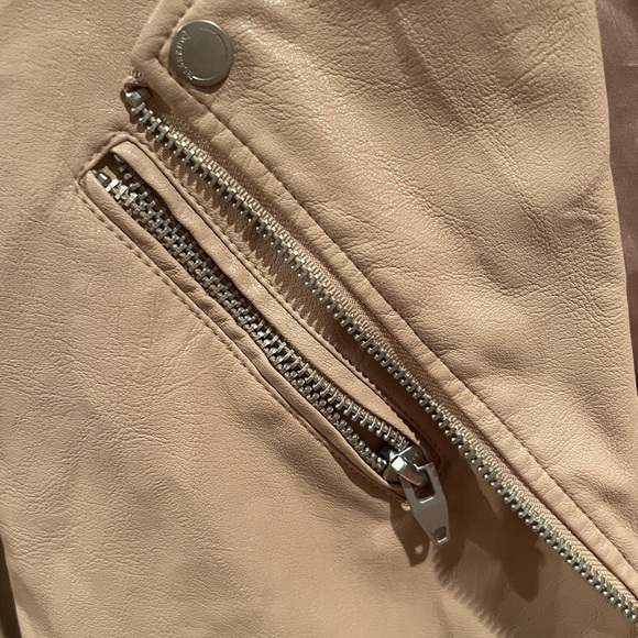 BLANK NYC Women's Cream Moto Jacket, size M, faux leather, zippers, like new - Picture 4 of 11